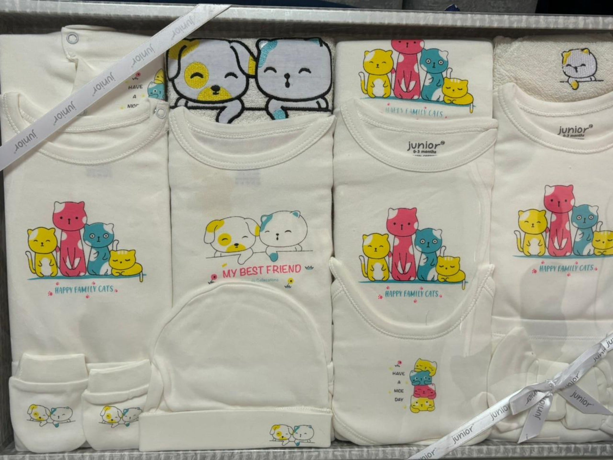 Junior Baby Gift set for newborn to 3 months 20 pieces اطقم الولادة من جونيور من سن يوم ل 3 شهور 20 قطعه